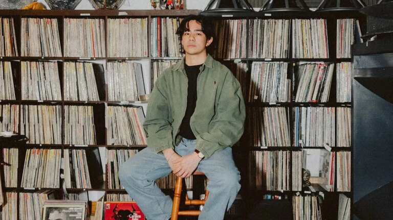 Bak musikken - Ricky Chong
    

