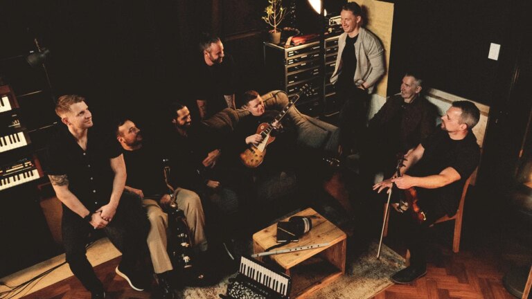 Bak musikken - Skerryvore
    

