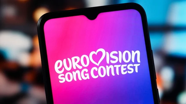 Eurovision Song Contest-logoen vises på en smarttelefonskjerm. (Fotoillustrasjon av Thomas Fuller/SOPA Images/LightRocket via Getty Images)