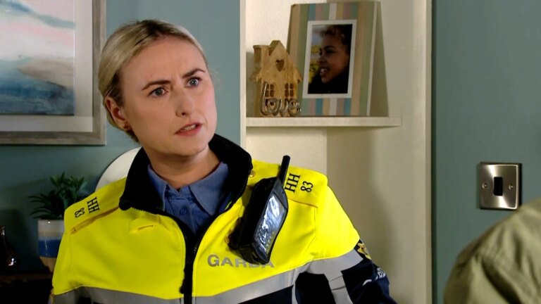 Fair City pÃ¥ tirsdag: 'Hva gjÃ¸r du her?!'
    

