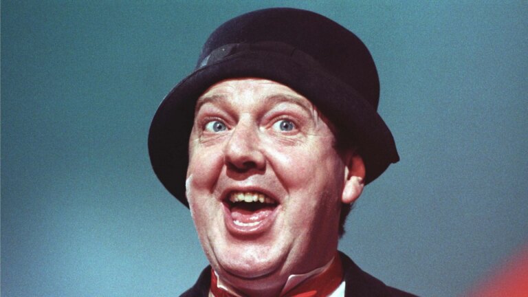 Familien hyller "som et lys" Jimmy Cricket i forkant av begravelsen hans
    

