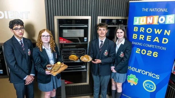   Aayan Ahmed, Eleanor-Rose Delaney, Oskar Mack, Amy Lalor, fra Kilkenny College ved lanseringen av årets National Brown Bread Baking Competition. 