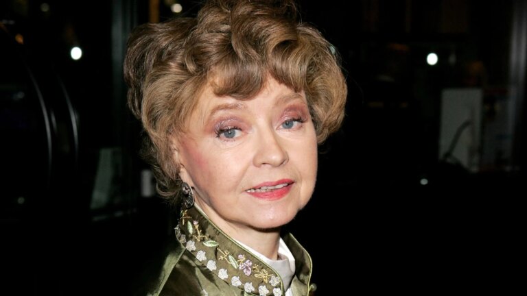 Fawlty Towers-stjernen Prunella Scales la igjen mer enn 3 millioner pund i testamentet hennes
    

