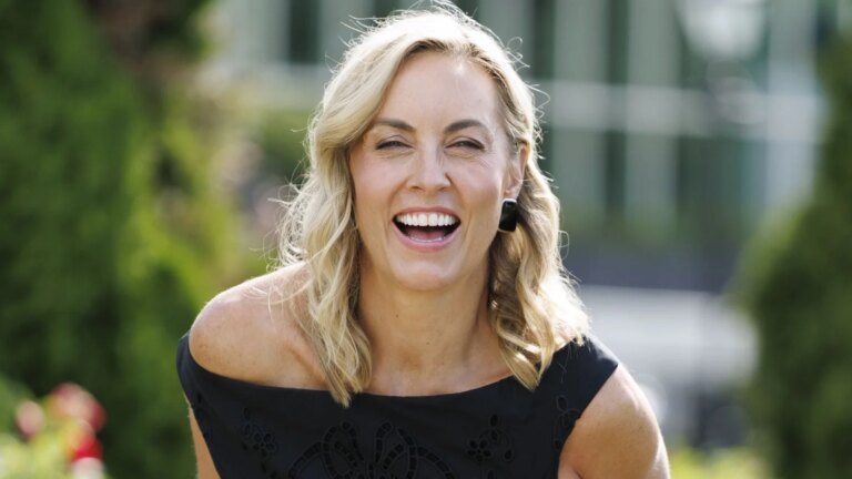 Kathryn Thomas sier Rose of Tralee-kritikk er "kjedelig" og "lat"
    

