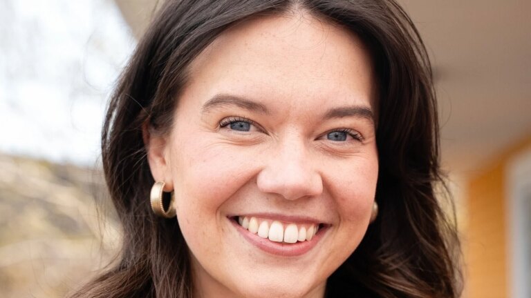Newfoundland og Labrador Rose blir sparsommelig for Tralee
    

