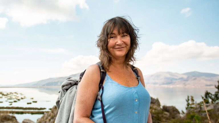 "One of a kind" Race Across the World-stjernen Jo Gardiner dÃ¸r et Ã¥r etter sÃ¸nnen
    

