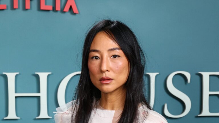 Skuespiller Greta Lee "mot AI-skuespillere" da filmer handler om "menneskelig forbindelse"
    

