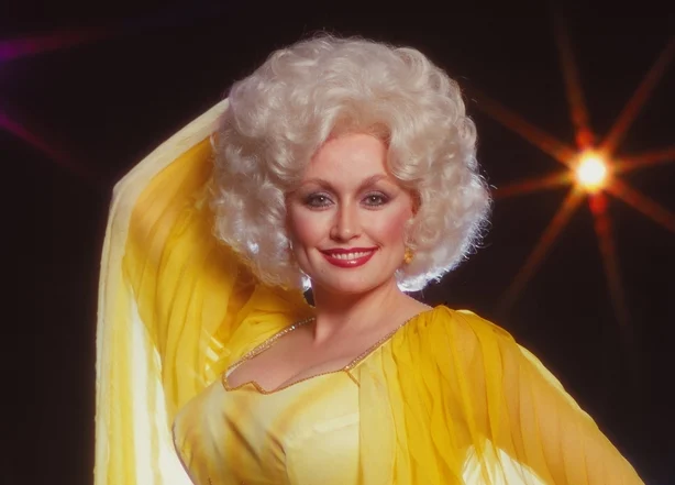 Country-sangeren Dolly Parton poserer for en portrettsesjon i 1978 i Los Angeles, California