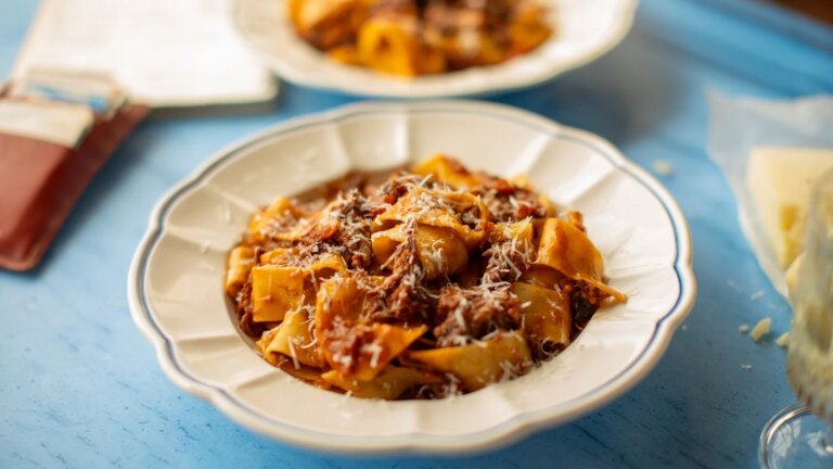 Donals italienske kjÃ¸kken: Slow-Cooked Beef Ragu
    

