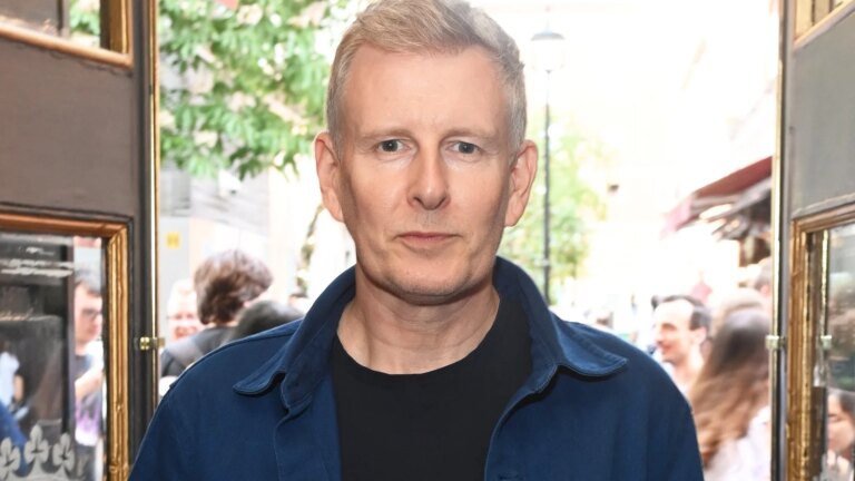Patrick Kielty sier at debatten om forent Irland er "forsinket"
    

