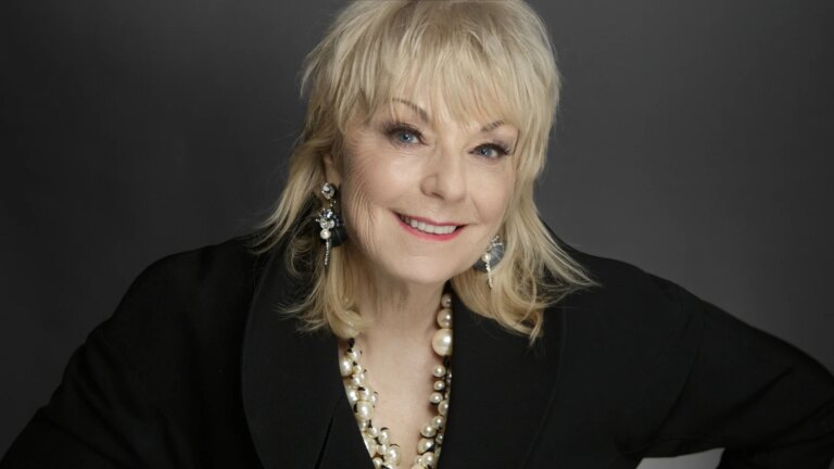 Bak musikken - Mari Wilson
    

