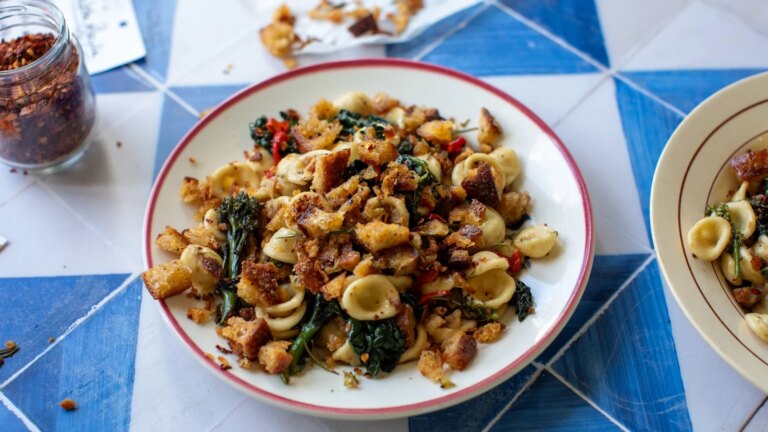Donals italienske kjÃ¸kken: Orecchiette med grÃ¸nnsaker og krydret Pangratto
    

