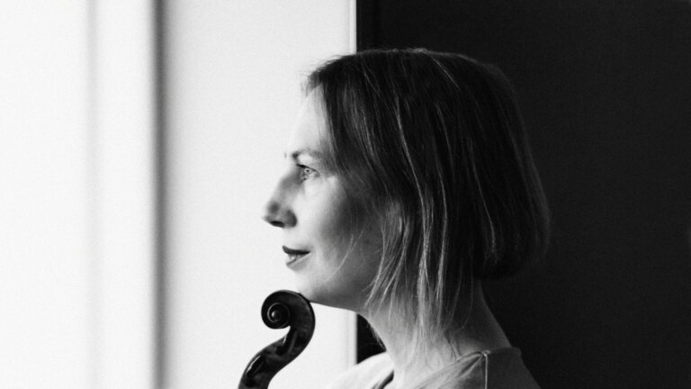 Bak musikken - Marja Gaynor
    

