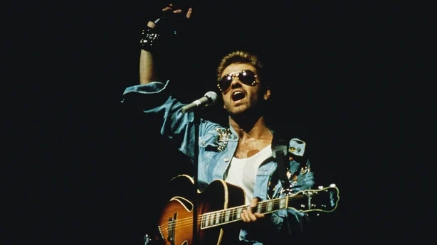 George Michael (1963-2016) opptrÃ¥dte pÃ¥ scenen under den japansk/australasiske etappen av Faith World Tour, februar-mars 1988. (Foto: Michael Putland/Getty Images)