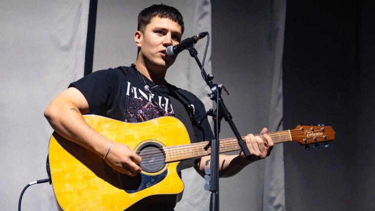 Irske handlinger forlater Ed Sheeran-turneen i solidaritet med Macklemore
    

