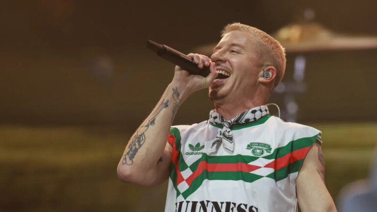 KneskÃ¥len tilbake Macklemore etter fjerning av Ed Sheeran-touren
    

