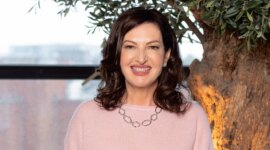 Maura Derrane på sin &laquo;plikt&raquo; til å komme med dristige moteuttalelser
