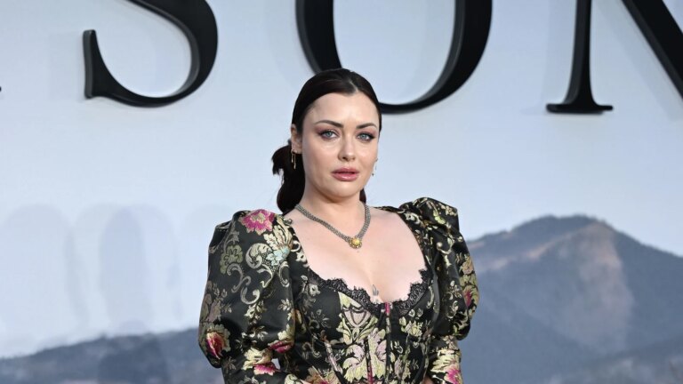 Tidligere EastEnder Shona McGarty beskriver hvordan angst fÃ¸les som "forestÃ¥ende undergang"
    

