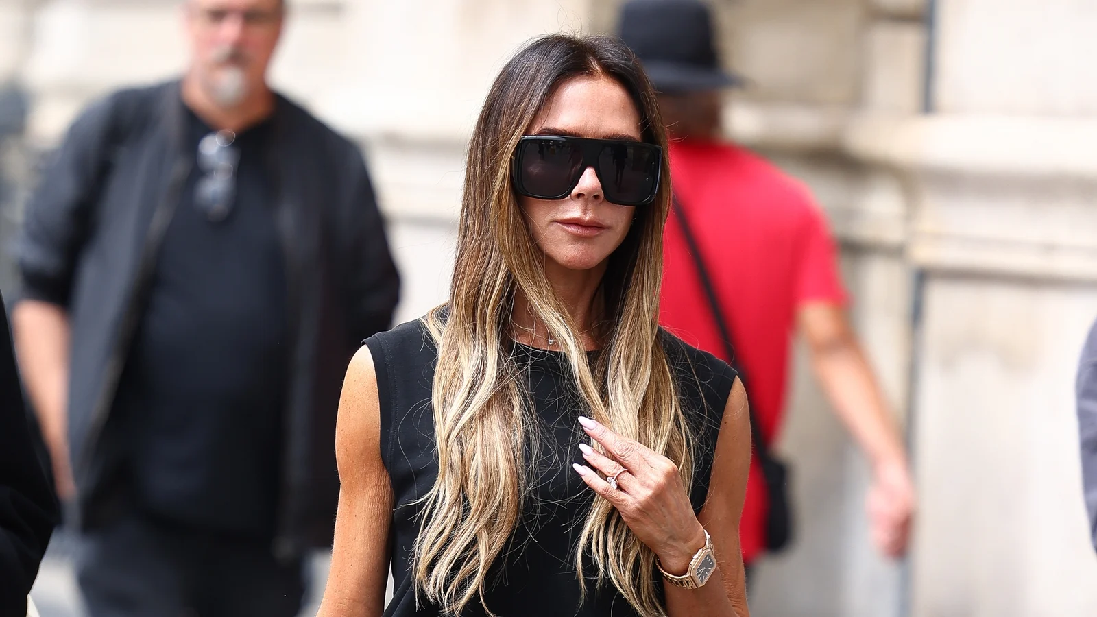Victoria Beckhams etikett tjener første gang på 18 år siden lanseringen